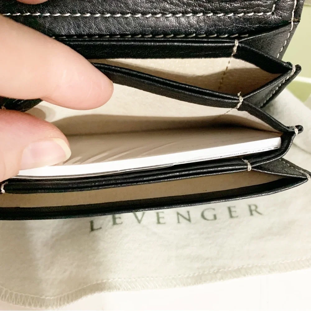 NWOT Levenger Bomber Jacket Pebbled Leather Card Holder Contrast Stitching Black